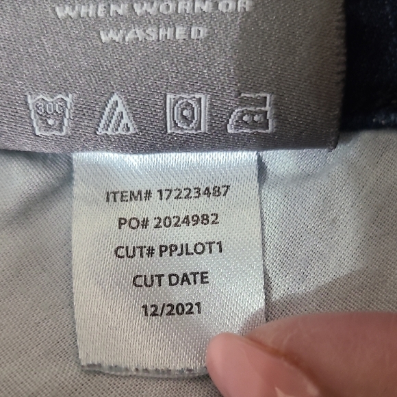 Torrid Women's Denim Blue Raw Hem Shorts - Size 20 - Picture 11 of 11